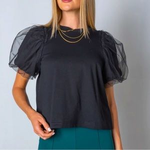 Size small, fun, tulle puff sleeved shirt! We want all the drama 🤩 BEST OFFER